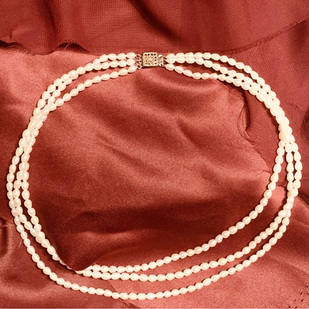 𖢻Imperial Deltah𖢻 𝐕𝐢𝐧𝐭𝐚𝐠𝐞 Fresh Water Pearl Necklace and Bracelet Set - Picture 4 of 7